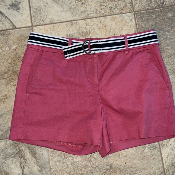 Ann Taylor Pants - 👜Ann Taylor signature shorts, color salmon cute black white striped belt